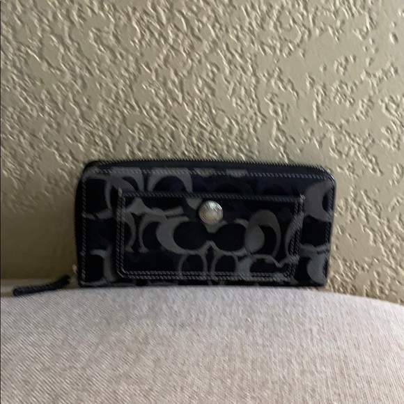Authentic Coach signature wallet - Picture 2 of 6